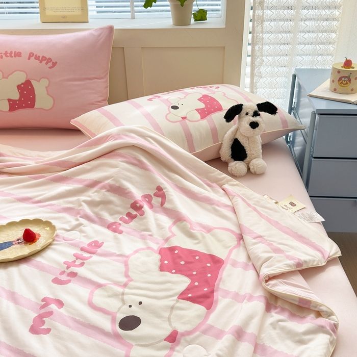 91家纺网 家纺一手货源 找家纺 星期八 2025新款针织棉夏被四件套 竖条狗狗粉