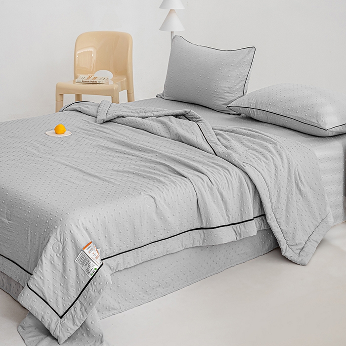91家纺网 家纺一手货源 找家纺 绒世界 绒世界 2025新款凉豆豆包边夏被四件套 凉豆豆-静谧灰