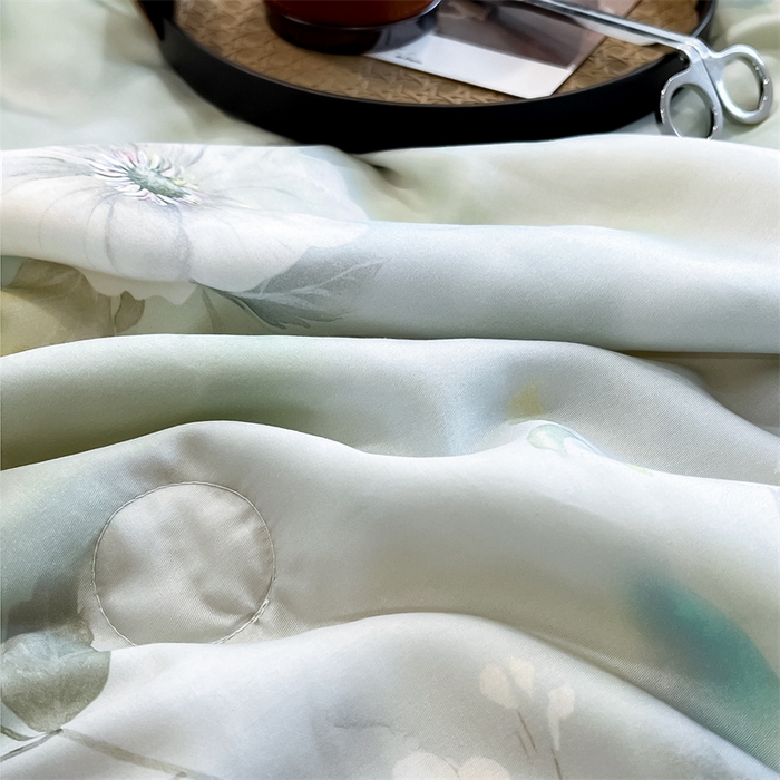 91家纺网 家纺一手货源 找家纺 朵希曼2025新款50天丝宽边夏被和夏被四件套系列 三月花香