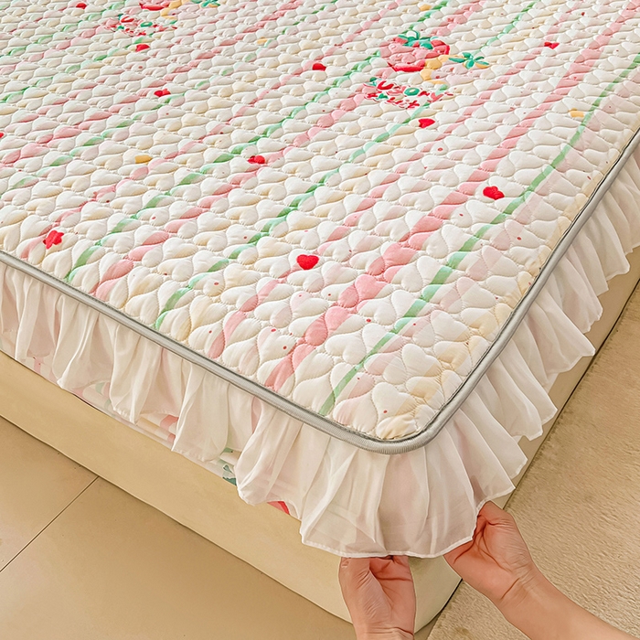 91家纺网 家纺一手货源 找家纺 眠势力 2025新款韩版花边床笠雪纺公主风ins夹棉四季款床罩保护套 糖果草莓