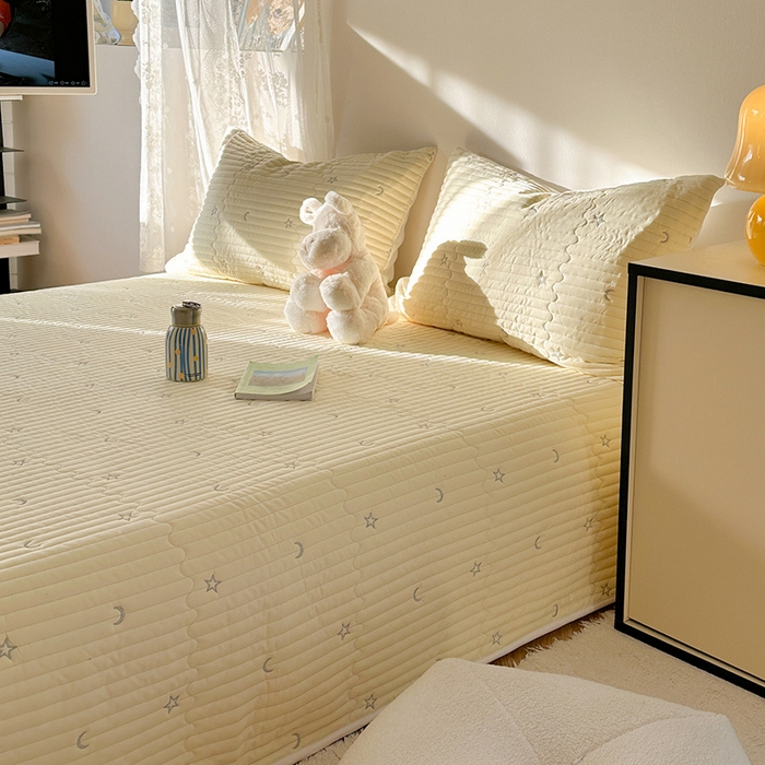 91家纺网 家纺一手货源 找家纺 优悦生活馆 2025新款亲肤舒适水洗棉夹棉床盖 星愿-黄