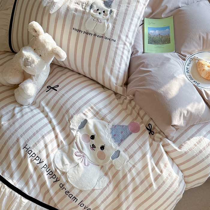 91家纺网 家纺一手货源 找家纺 优悦生活馆 2025新款全棉纯棉水洗棉印花四件套-牛奶小狗 牛奶小狗-米色