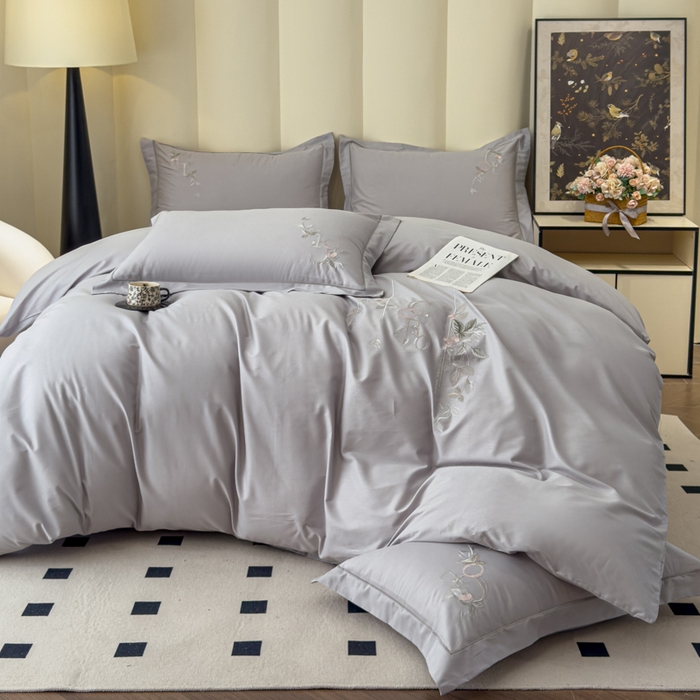 91家纺网 家纺一手货源 找家纺 U品汇 2025新款纯棉全棉长绒棉刺绣绣花高端礼盒四件套-夏瑾系列 夏瑾-亮银灰