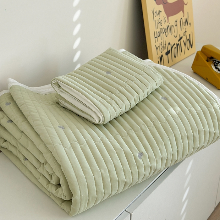 91家纺网 家纺一手货源 找家纺 优悦生活馆 2025新款亲肤舒适水洗棉夹棉床盖 暖心-绿