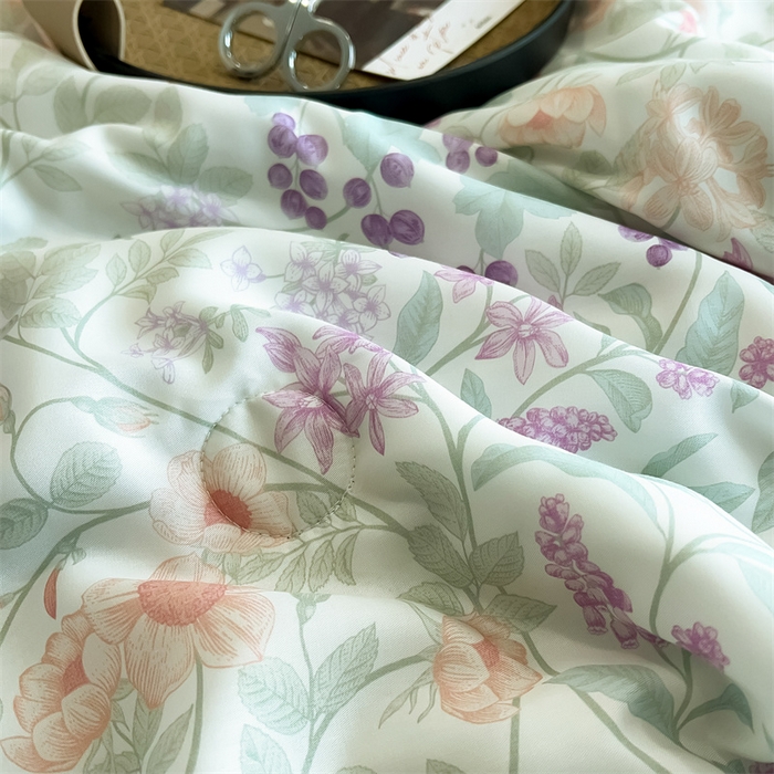 91家纺网 家纺一手货源 找家纺 朵希曼2025新款50天丝宽边夏被和夏被四件套系列 悦夏 粉紫