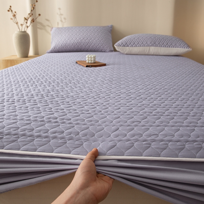 91家纺网 家纺一手货源 找家纺 优悦生活馆 2025新款亲肤水洗棉夹棉防水床笠 桃心-紫