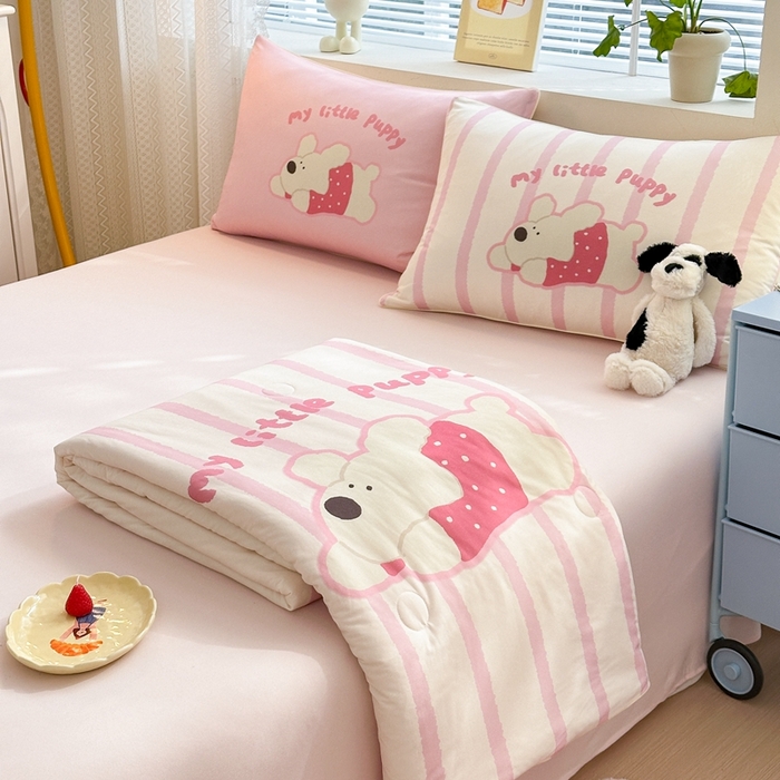 91家纺网 家纺一手货源 找家纺 星期八 2025新款针织棉夏被四件套 竖条狗狗粉