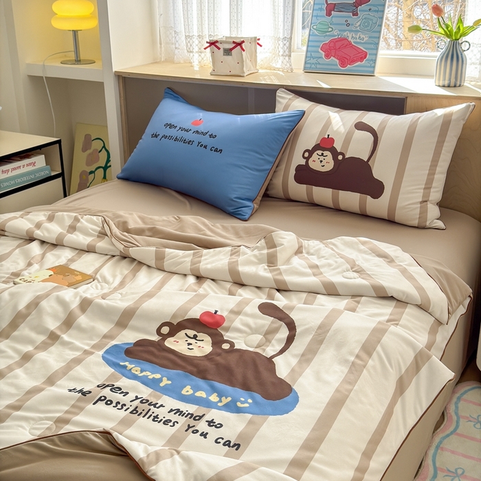 91家纺网 家纺一手货源 找家纺 星期八 2025新款针织棉夏被四件套 苹果猴