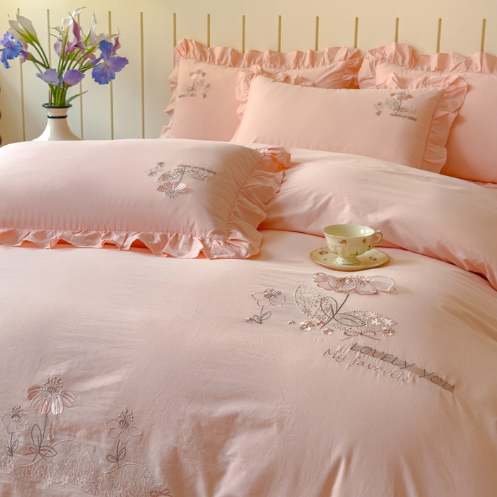 91家纺网 家纺一手货源 找家纺 U品汇 A类全棉色织水洗棉刺绣花四件套纯棉100%棉韩版公主风立体花朵 春野浪漫-美人玉