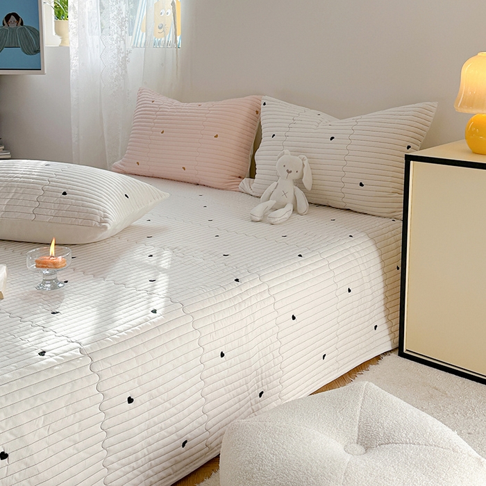 91家纺网 家纺一手货源 找家纺 优悦生活馆 2025新款亲肤舒适水洗棉夹棉床盖 暖心-白