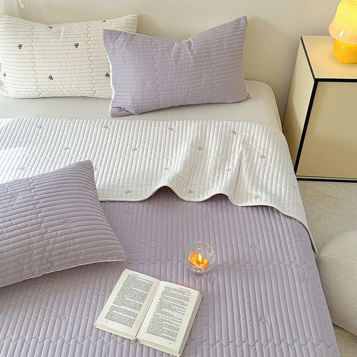 91家纺网 家纺一手货源 找家纺 优悦生活馆 2025新款亲肤舒适水洗棉夹棉床盖 幻蝶-紫