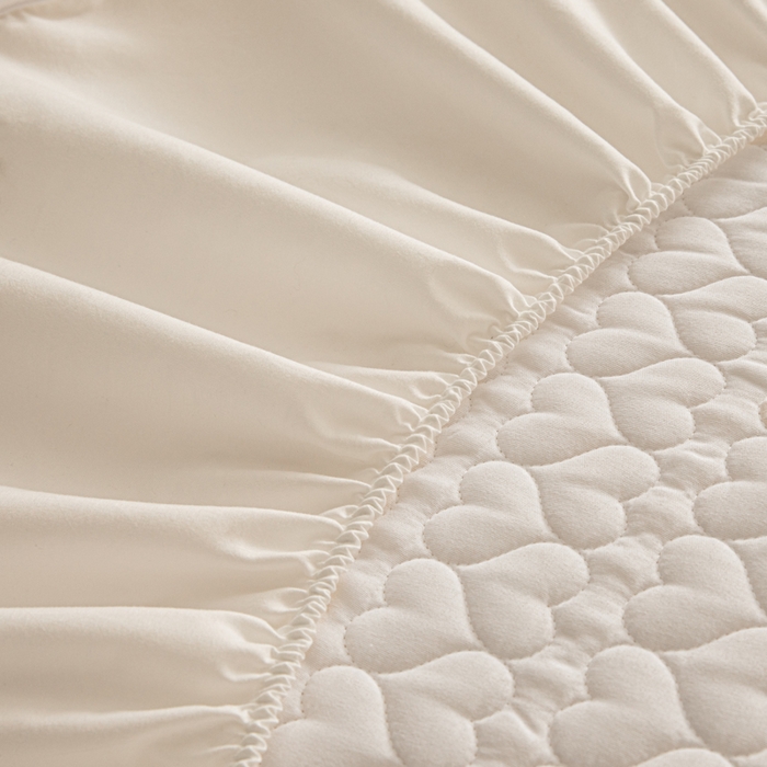 91家纺网 家纺一手货源 找家纺 优悦生活馆 2025新款亲肤水洗棉夹棉防水床笠 桃心-白