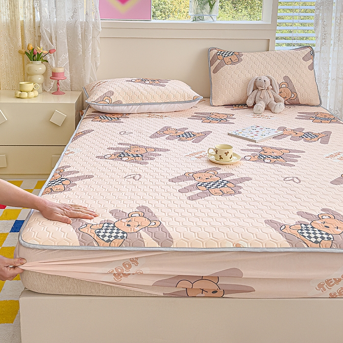 91家纺网 家纺一手货源 找家纺 小萌虎 2025新款凉感丝胶质凉席床笠款 方格熊咖