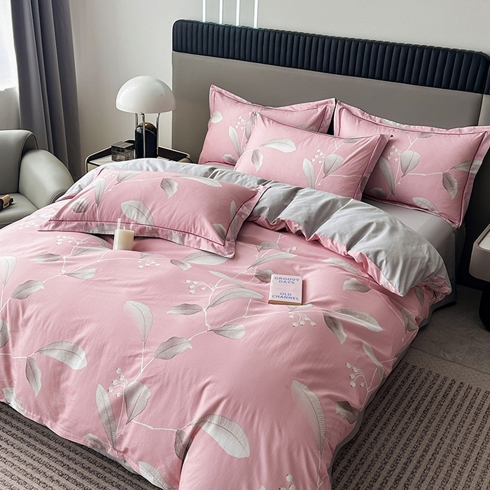 91家纺网 家纺一手货源 找家纺 眷恋家纺 2025年春夏全棉铂金棉13376数码印花四件套 迷离夜色-粉