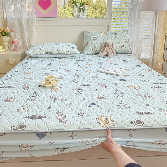 91家纺网 家纺一手货源 找家纺 小萌虎 2025新款凉感丝胶质凉席床笠款 遨游太空