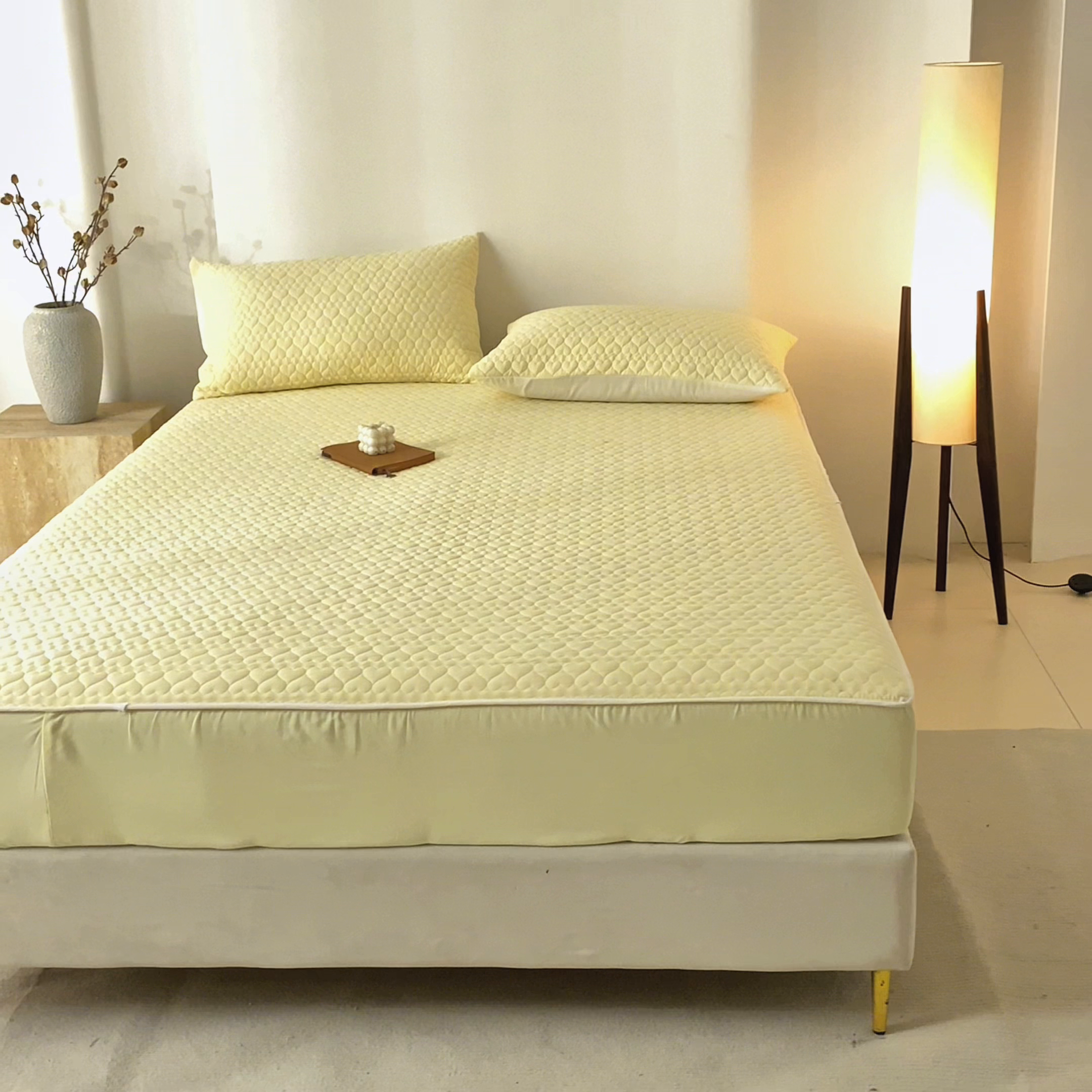 91家纺网 家纺一手货源 找家纺 优悦生活馆 2025新款亲肤水洗棉夹棉防水床笠 桃心-黄