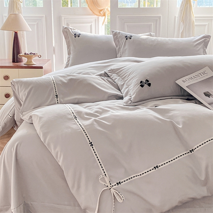 91家纺网 家纺一手货源 找家纺 庭笙 2025新款小香风满版刺绣蝴蝶小清新四件套—黑巧可可 浅灰