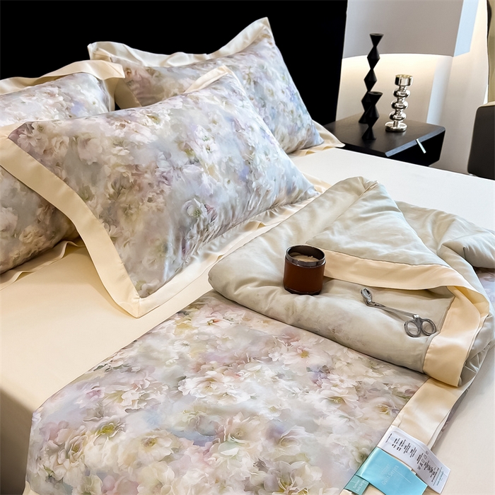 91家纺网 家纺一手货源 找家纺 朵希曼2025新款50天丝宽边夏被和夏被四件套系列 花漫天