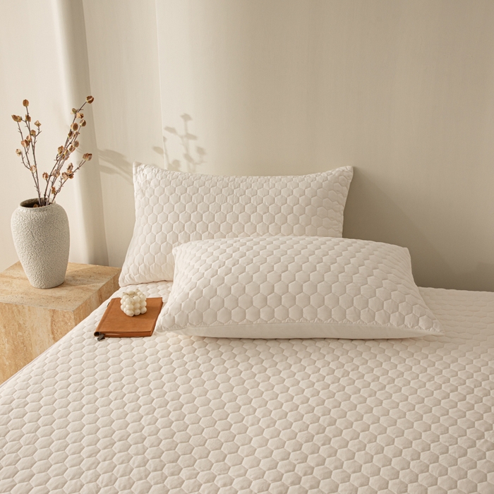 91家纺网 家纺一手货源 找家纺 优悦生活馆 2025新款亲肤水洗棉夹棉防水床笠 方格-白