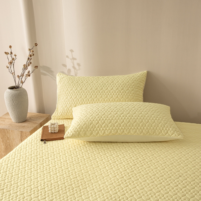 91家纺网 家纺一手货源 找家纺 优悦生活馆 2025新款亲肤水洗棉夹棉防水床笠 桃心-黄