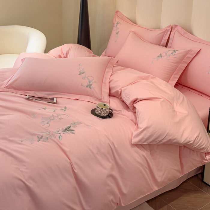 91家纺网 家纺一手货源 找家纺 U品汇 2025新款纯棉全棉长绒棉刺绣绣花高端礼盒四件套-夏瑾系列 夏瑾-糖果粉