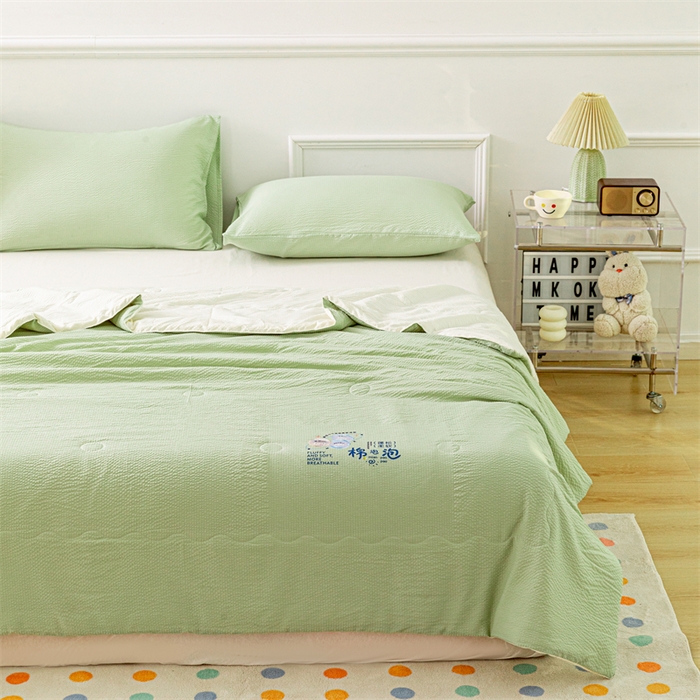 91家纺网 家纺一手货源 找家纺 天瑜家纺 2025新款亲肤舒适泡泡棉夏被 绿+米黄