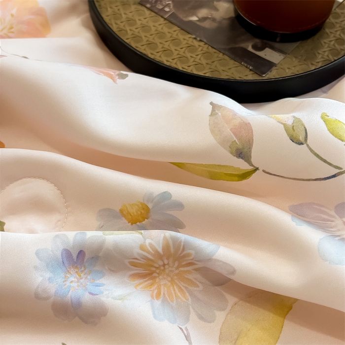 91家纺网 家纺一手货源 找家纺 朵希曼2025新款50天丝宽边夏被和夏被四件套系列 清风漫舞 浅粉