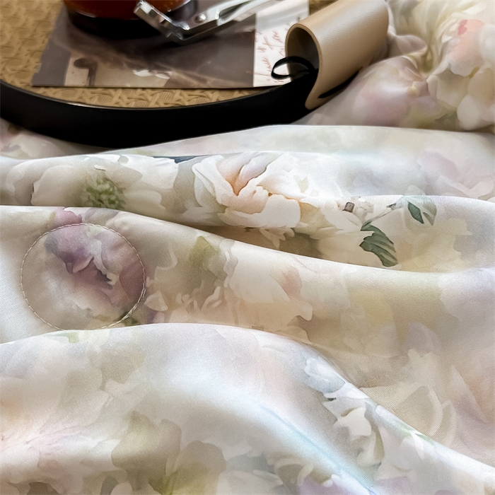 91家纺网 家纺一手货源 找家纺 朵希曼2025新款50天丝宽边夏被和夏被四件套系列 花漫天