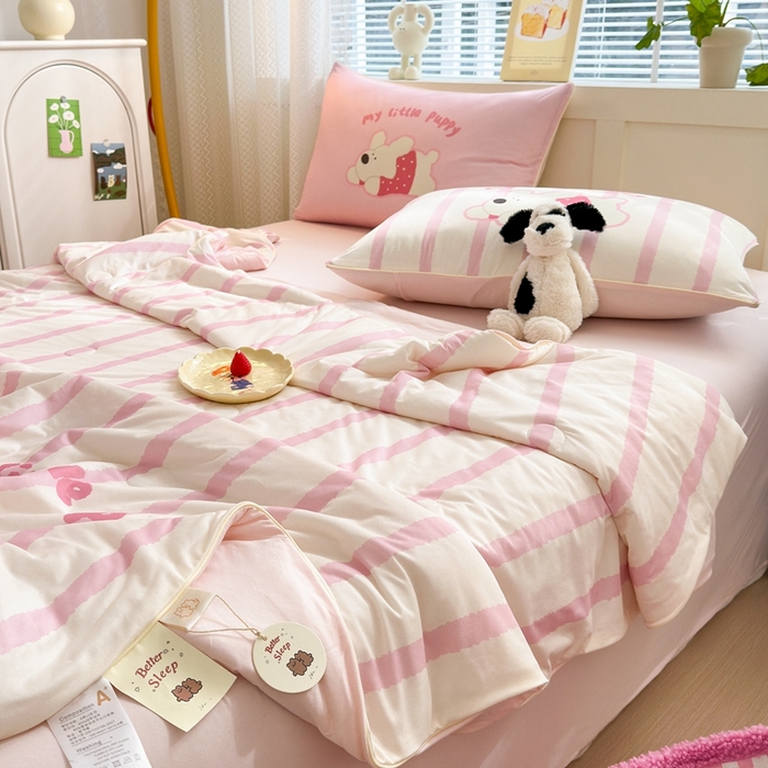 91家纺网 家纺一手货源 找家纺 星期八 2025新款针织棉夏被四件套 竖条狗狗粉