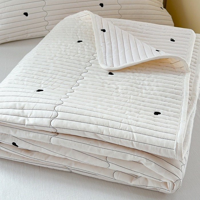 91家纺网 家纺一手货源 找家纺 优悦生活馆 2025新款亲肤舒适水洗棉夹棉床盖 暖心-白