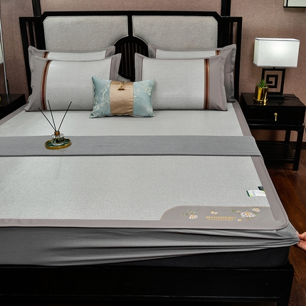 91家纺网 家纺一手货源 找家纺 小牛席业2025新款绣球花开-冰藤双面席系列（床笠款）凉席藤席冰藤席竹席空调席草席冰丝席豆豆席乳胶席三件套 绣球花开-冰藤床笠款（银灰）