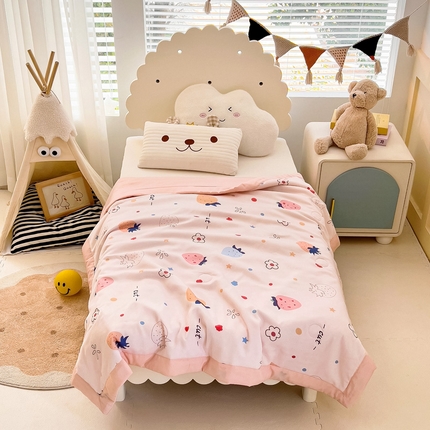 91家纺网 家纺一手货源 找家纺 御棉坊 2025年新款A类莫代尔印花儿童夏被 甜酷草莓