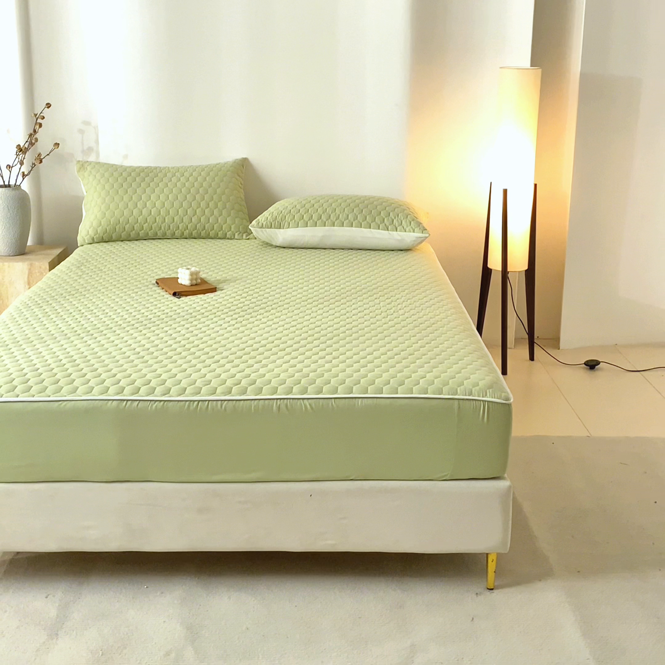 91家纺网 家纺一手货源 找家纺 优悦生活馆 2025新款亲肤水洗棉夹棉防水床笠 方格-绿