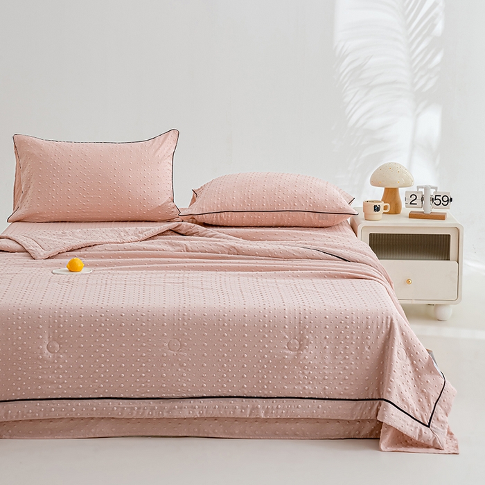 91家纺网 家纺一手货源 找家纺 绒世界 绒世界 2025新款凉豆豆包边夏被四件套 凉豆豆-奶茶粉