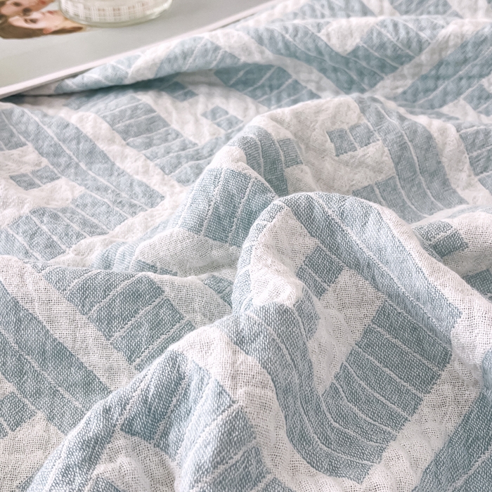 91家纺网 家纺一手货源 找家纺 悦然毛巾被 2025新款三层水洗全棉毛巾被 柔韵绿