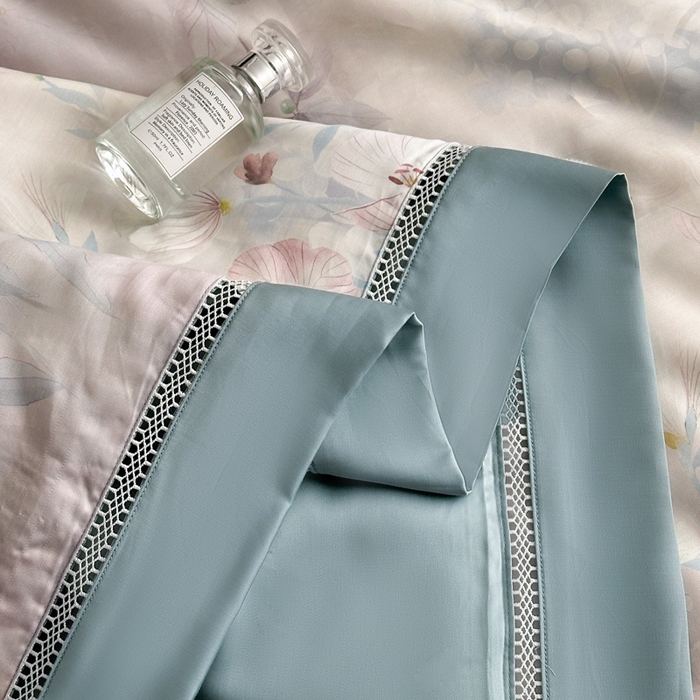 91家纺网 家纺一手货源 找家纺 娇逸家居 2025新品60支天丝数码印花高端夏被四件套 梦蔓-蓝
