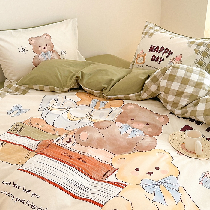 91家纺网 家纺一手货源 找家纺 卧趣家纺 2025新款全棉大版卡通数码印花纯棉四件套 快乐时光