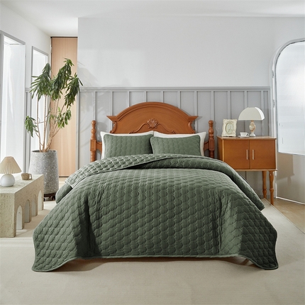 91家纺网 家纺一手货源 找家纺 （总）温宁2025新款跨境外贸专供化纤水洗棉麦穗夹棉四季足球格床盖