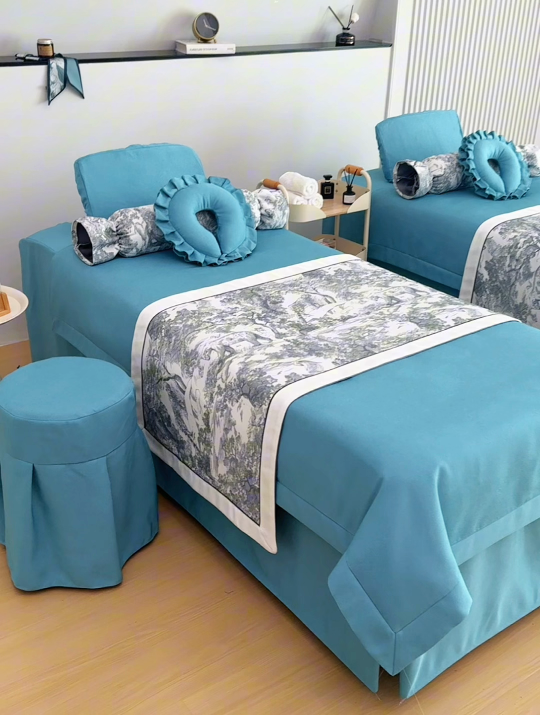 91家纺网 家纺一手货源 找家纺 莉人坊床罩2025新款高精密布料床罩-浪漫烟花 浪漫烟花湖蓝