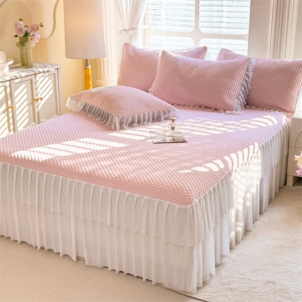 91家纺网 家纺一手货源 找家纺 优贝 2025爆款凉感冰豆豆凉席三件套床裙款 樱花粉