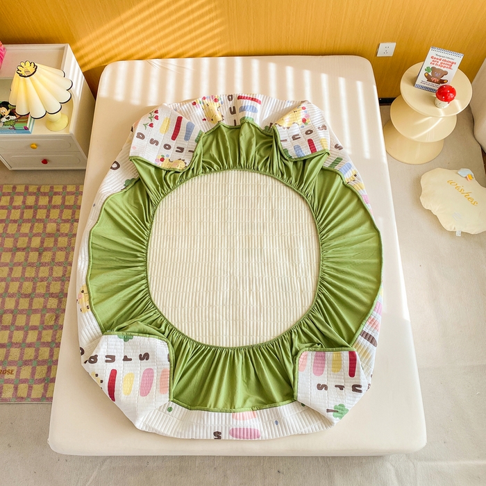 91家纺网 家纺一手货源 找家纺 恬澳家纺 2025新款A类泡泡棉夹棉印花床笠场景二 艾丽-恐龙