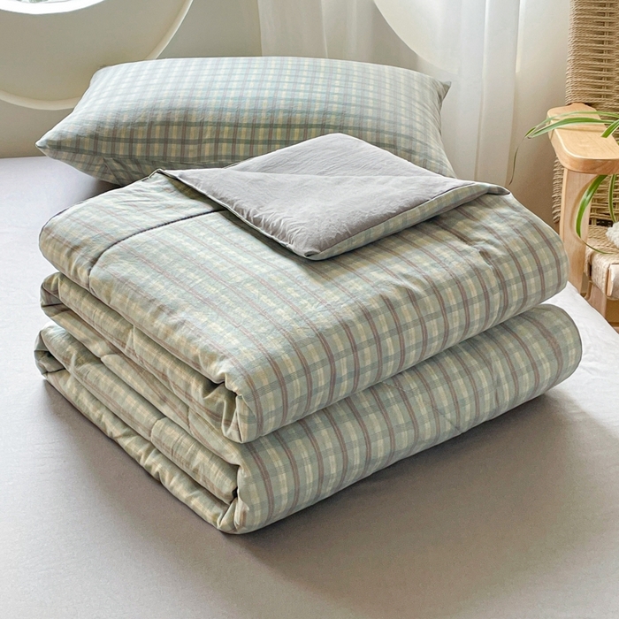 91家纺网 家纺一手货源 找家纺 老帅的工厂店 2025新款云朵棉无印风格子夏被 咖大格