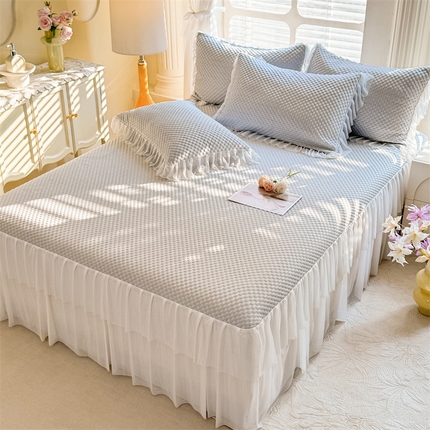 91家纺网 家纺一手货源 找家纺 优贝 2025爆款凉感冰豆豆凉席三件套床裙款 豆豆灰