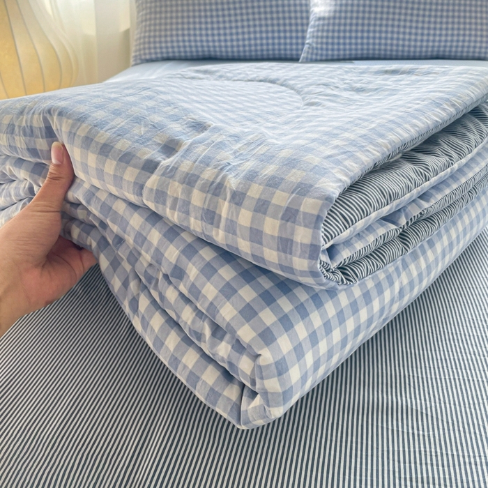 91家纺网 家纺一手货源 找家纺 老帅的工厂店 2025新款云朵棉无印风格子夏被 蓝小格