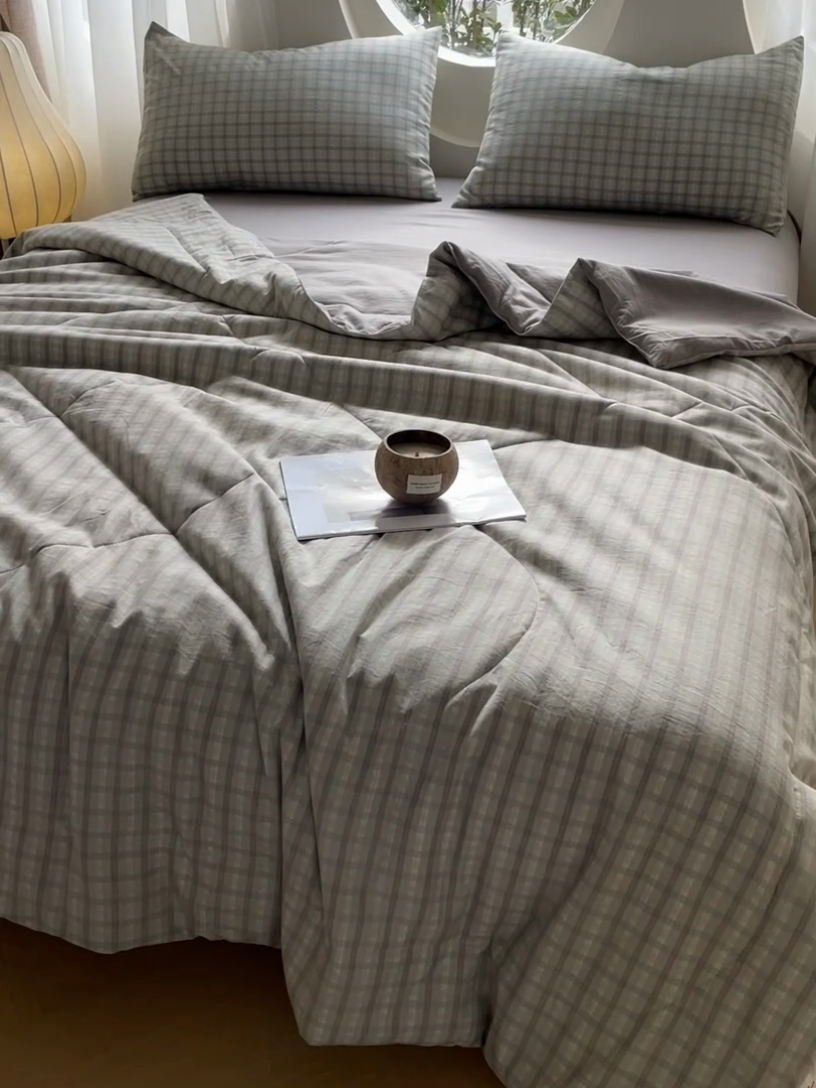 91家纺网 家纺一手货源 找家纺 老帅的工厂店 2025新款云朵棉无印风格子夏被 咖大格