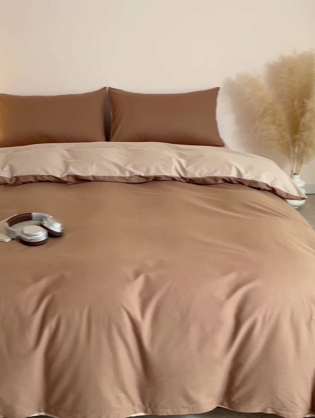 91家纺网 家纺一手货源 找家纺 泽西家纺2025新款A类全棉双拼纯色纯棉单被套 焦糖+卡其