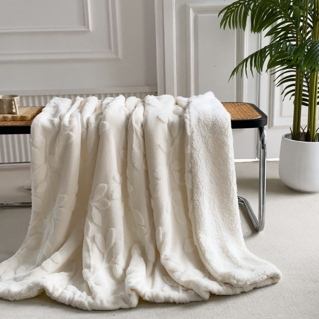 91家纺网 家纺一手货源 找家纺 温宁2025新款跨境外贸专供树叶毯 树叶-米白