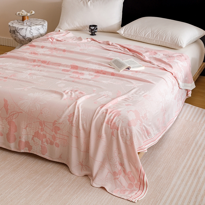 91家纺网 家纺一手货源 找家纺 朴尔家纺-2025年新款柔滑竹纤维双层纱布冷感毯毛巾被 浅花漫-粉