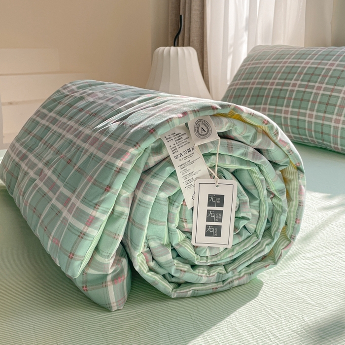 91家纺网 家纺一手货源 找家纺 老帅的工厂店 2025新款云朵棉无印风格子夏被 青柠绿