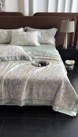 91家纺网 家纺一手货源 找家纺 娇逸家居 2025新品60支天丝数码印花高端夏被四件套 妙颜-绿